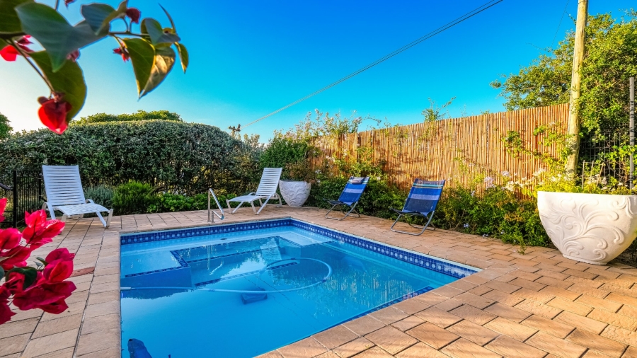 6 Bedroom Property for Sale in Kingfisher Creek Western Cape